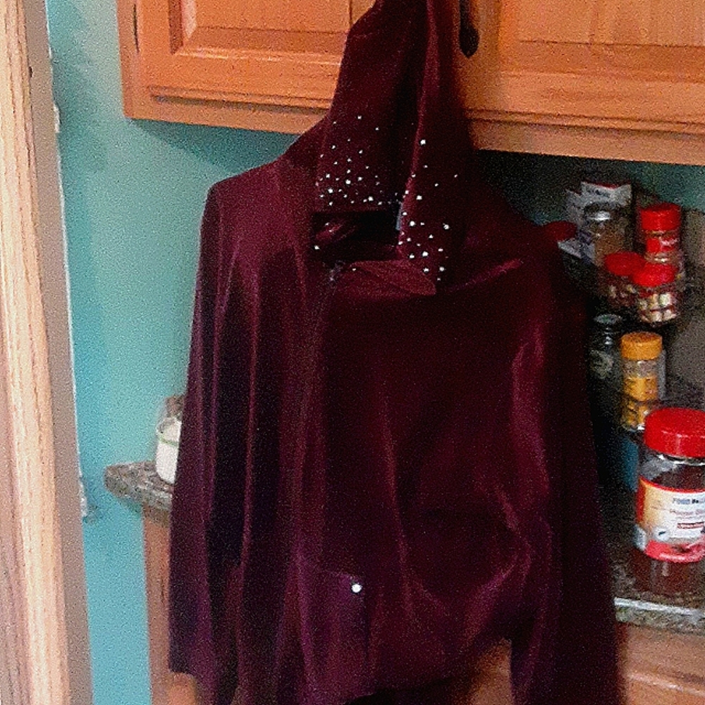 Sweet Jeans, maroon, fleece sweat suit with Hoodia. Size 2x